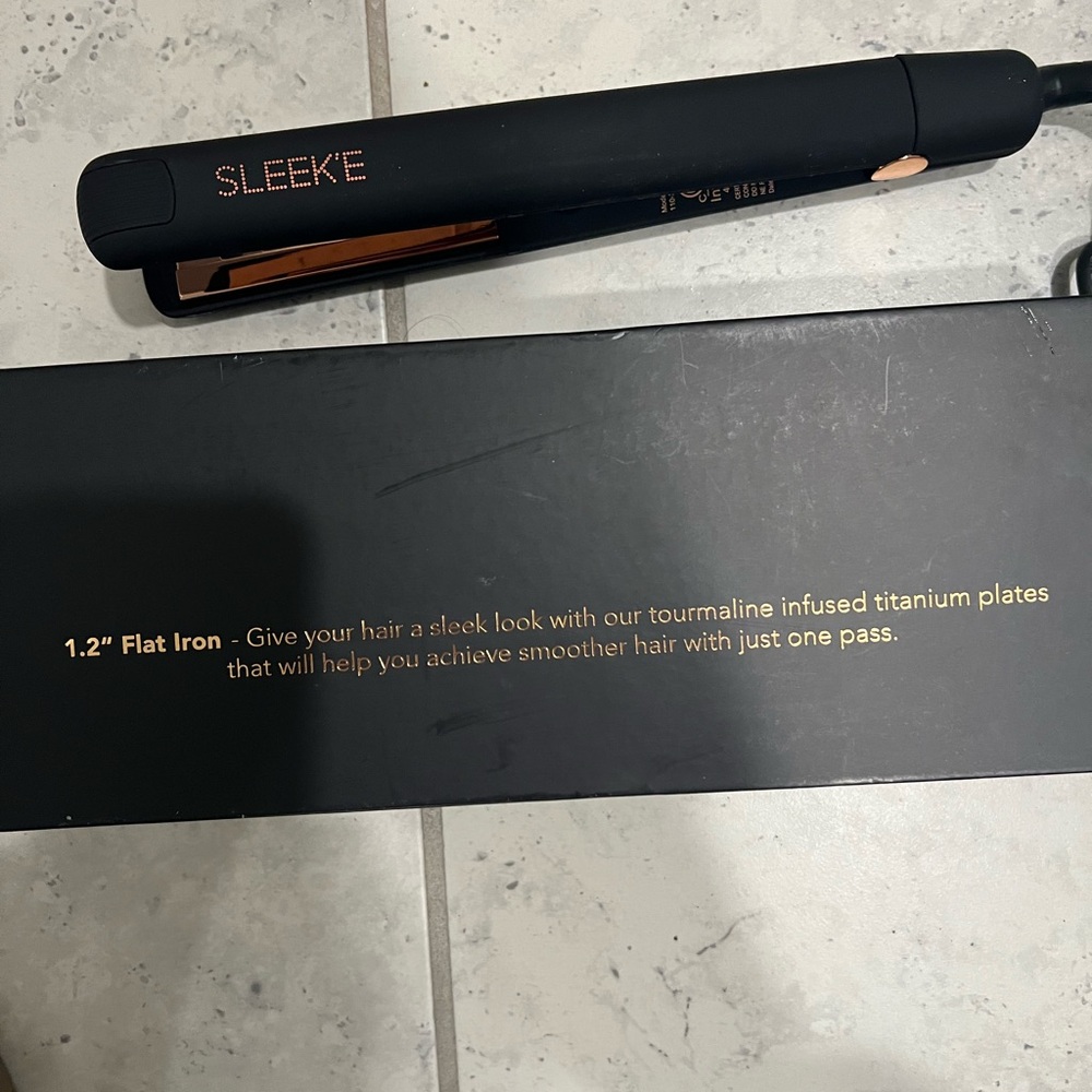 Sleek’e Professional Black and Rose Gold Hair Straightener - Picture 5 of 16
